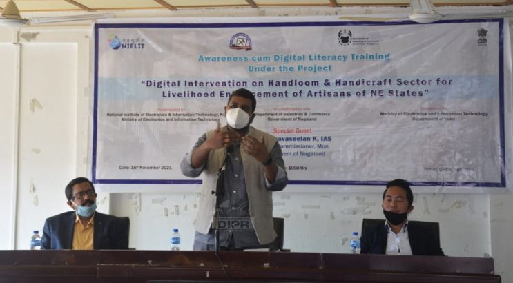 DC Mon, Thavaseelan K, IAS at the launching of awareness cum digital literacy training for new designs and manufacturing technologies in handloom and handicraft sector at DRDA Centre, Mon on November 16. (DIPR Photo)